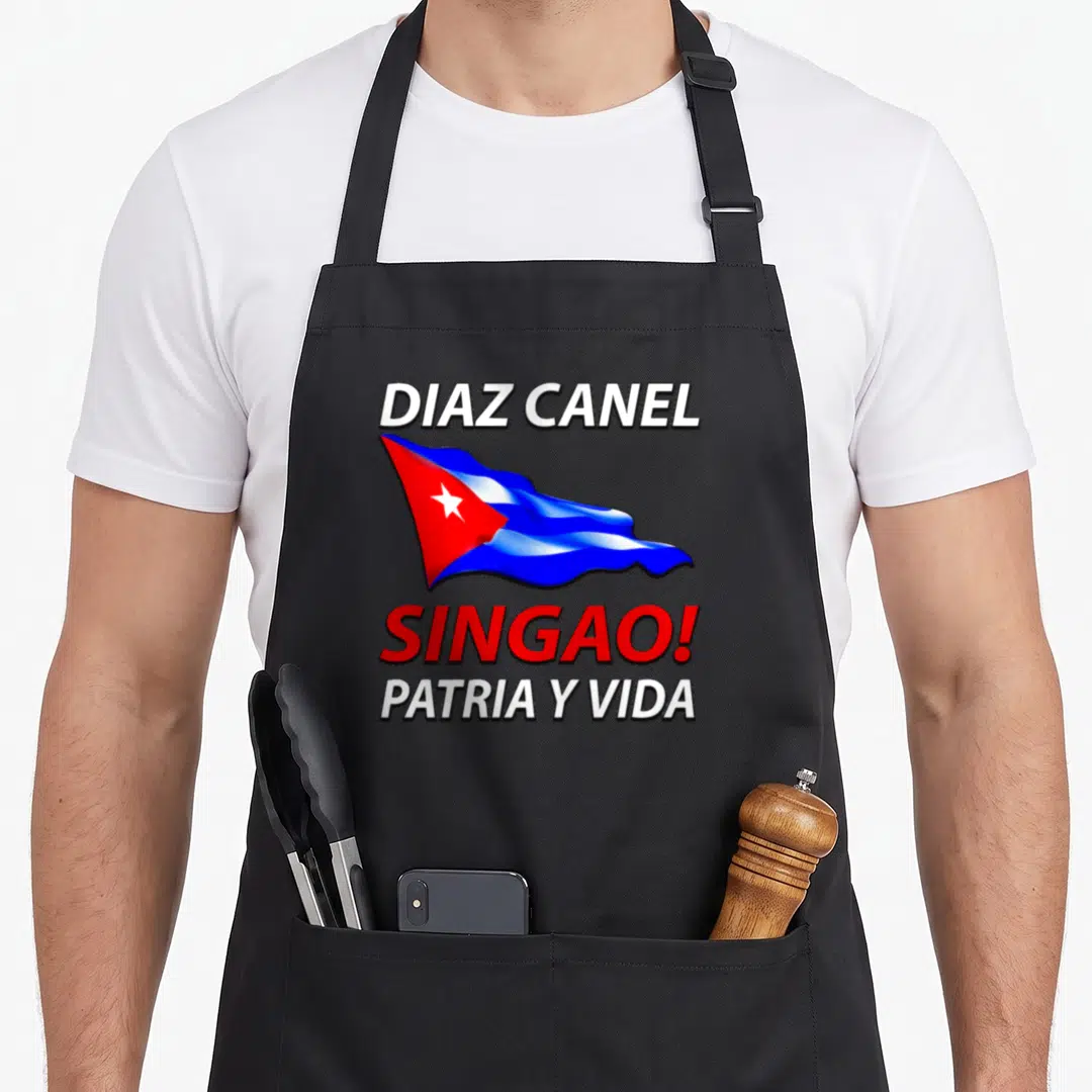 Patria mozambican apron - Cuban flag between Diaz Canel Singao Patria y Vida text in blue red white — shown on a black cotton canvas apron against a white background