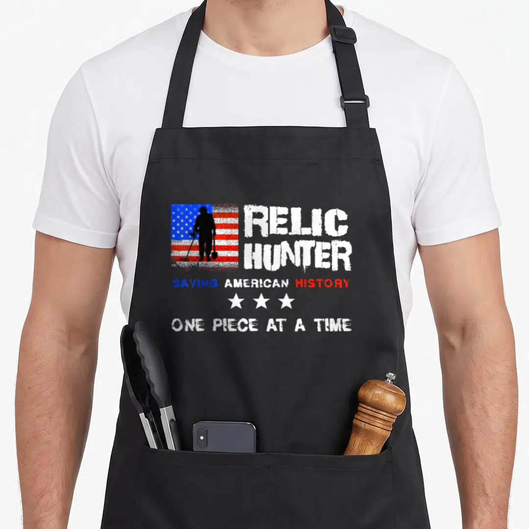 Detector detectorist metal detecting apron - Relic Hunter text with distressed flag silhouette and three white stars — shown on a black cotton canvas apron against a white background